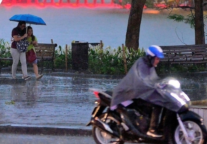 Hom nay, Bac Bo va Thanh Hoa co mua vua va rat to hinh anh