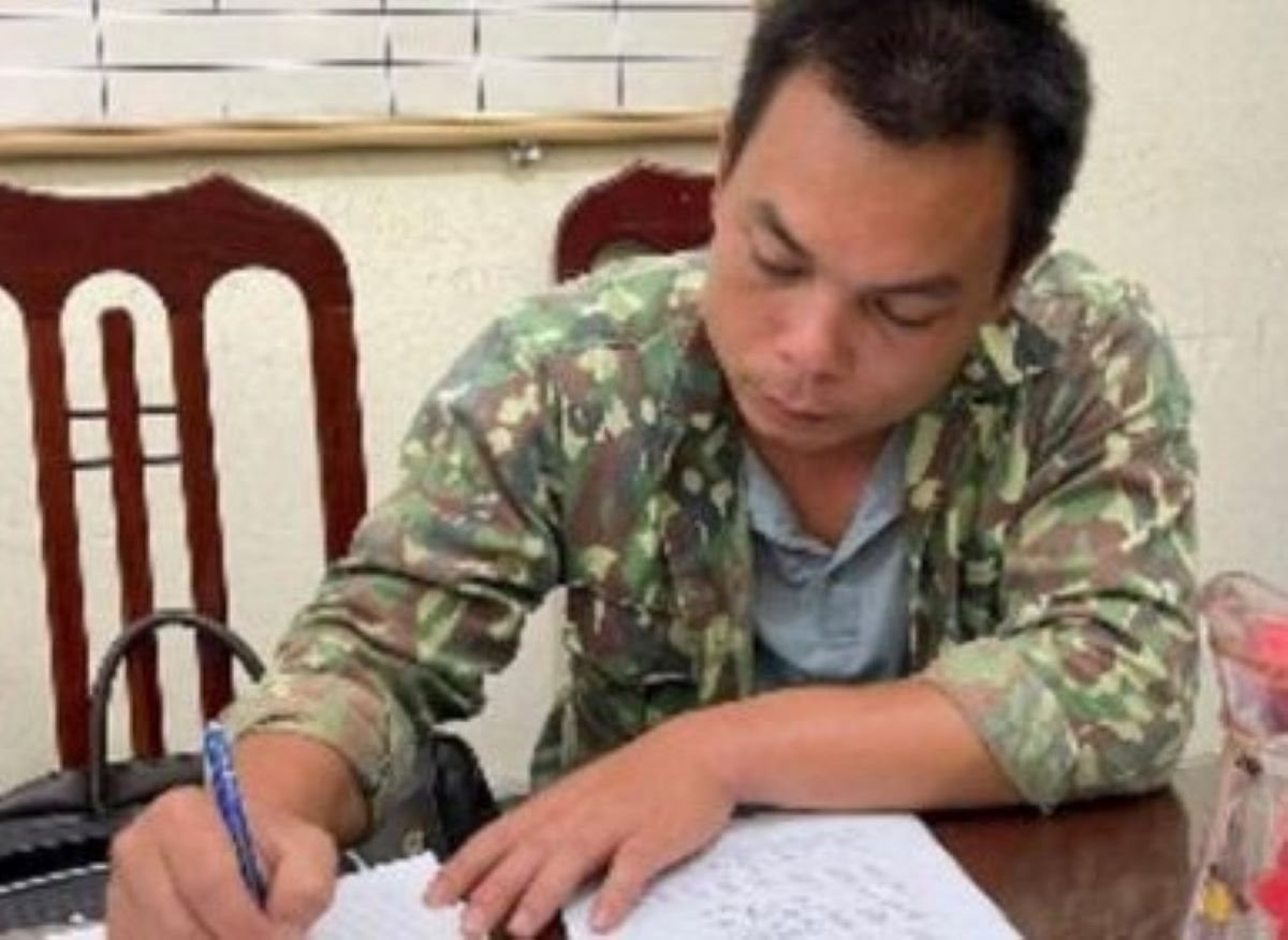 Dung ong nhua tan cong CSGT khi bi yeu cau do nong do con hinh anh