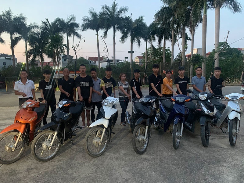 tan cong tru so anh 3