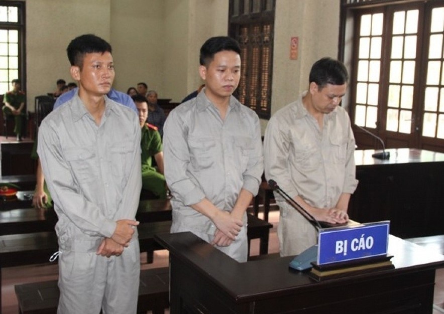 Bon cuu can bo cong an Hai Duong di tu vi danh bac va to chuc danh bac hinh anh