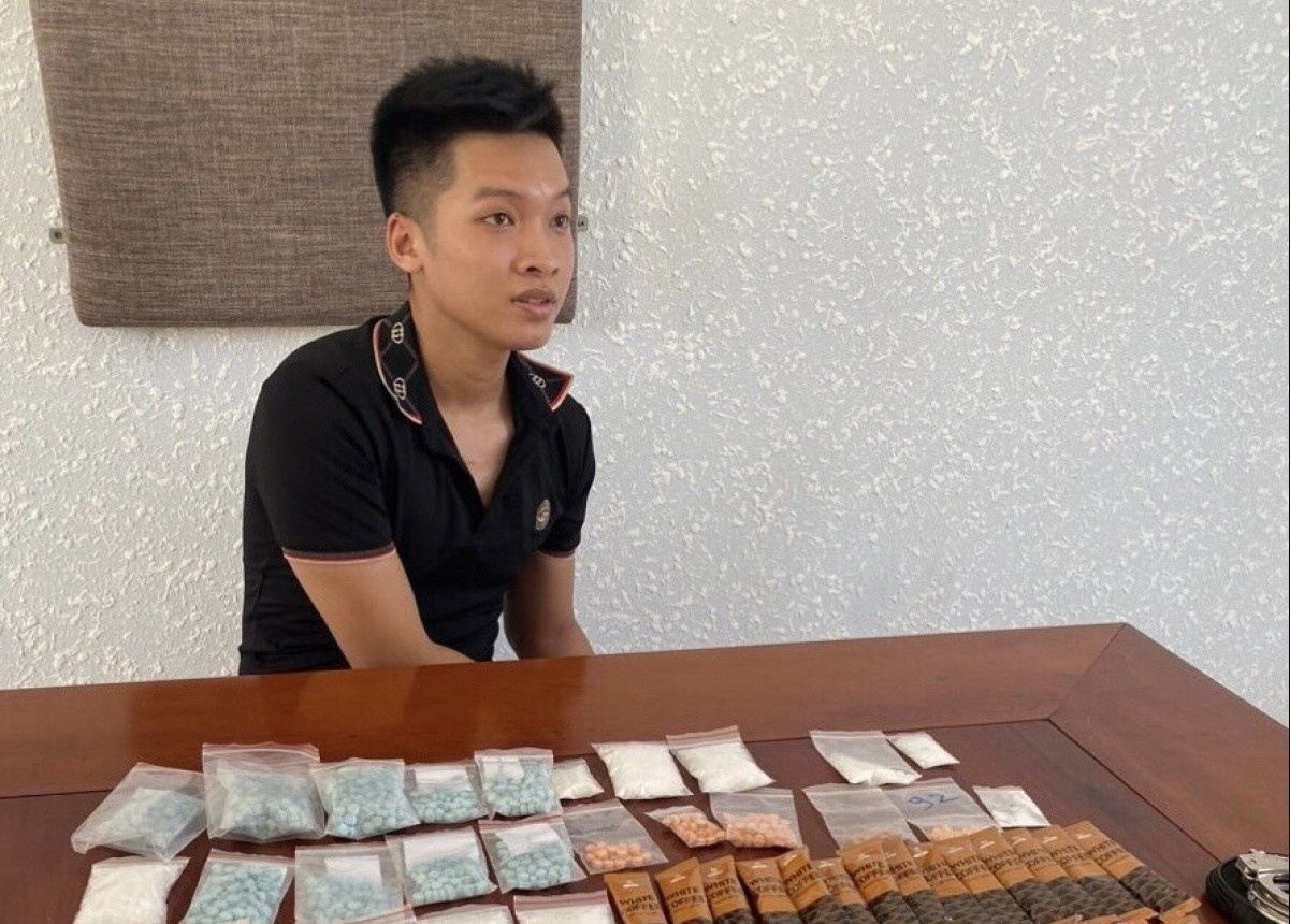 Bat giu nguoi mua ban trai phep chat ma tuy thu sung de phong than hinh anh