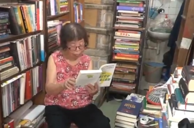 Nhung nguoi nang long voi sach cu hinh anh