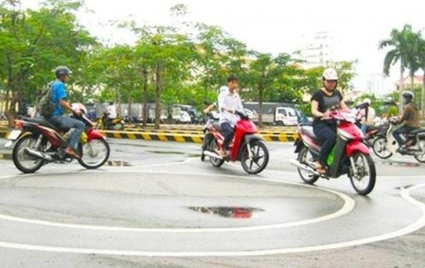 Sua quy dinh dao tao, sat hach lai xe cho nguoi khong biet chu hinh anh