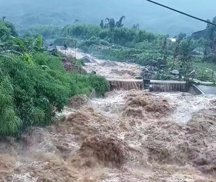 Canh bao nguy co lu quet va sat lo dat tai Ha Giang va Tuyen Quang hinh anh