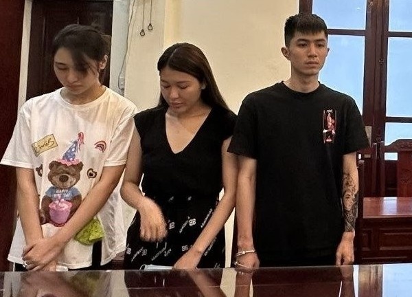 7 thanh nien to chuc su dung ma tuy tai chung cu, phong tro hinh anh