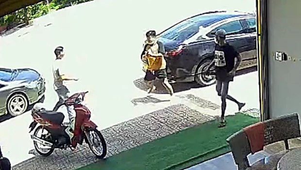 dùng súng bắn người ảnh 1 dung sung ban nguoi anh 1