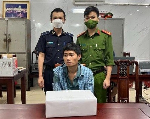 Nam thanh nien ‘sa luoi’ cung 9.000 vien ma tuy hinh anh