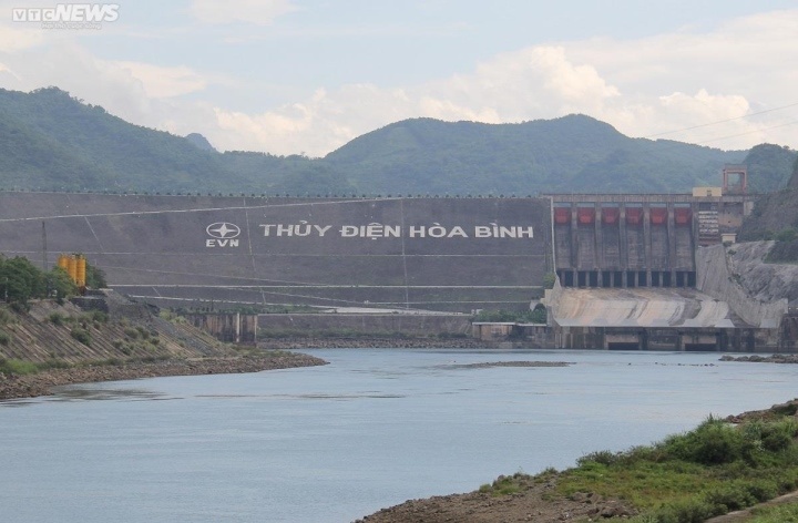 Cac ho thuy dien da vuot muc nuoc chet hinh anh