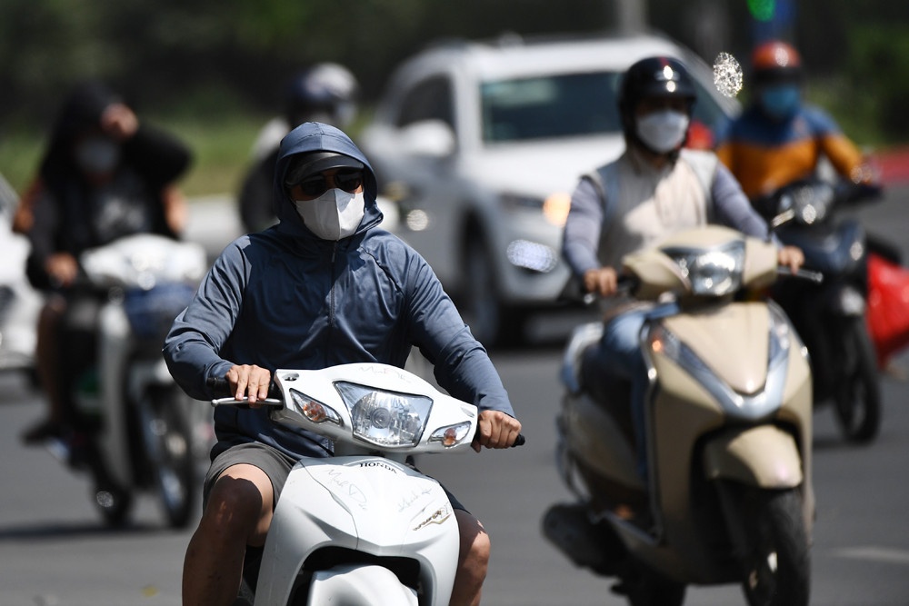 Du bao thoi tiet 18/6: Nang nong gia tang o mien Bac, dem do mua hinh anh