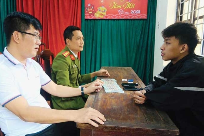 Mat tien vi dinh bay hacker hinh anh