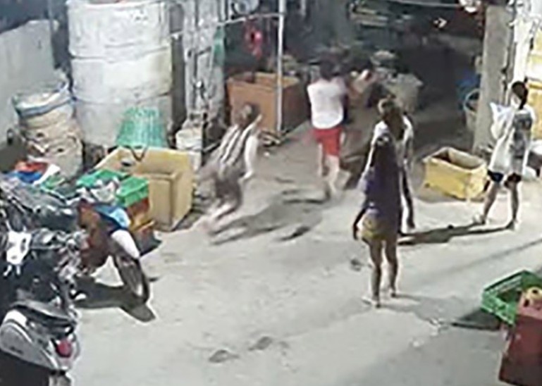 Nam thanh nien xong vao ki-ot danh thieu nu 16 tuoi nhap vien hinh anh