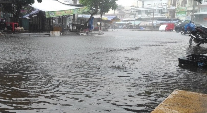 Mua lon, nhieu tuyen duong o thanh pho Bac Lieu ngap nang hinh anh