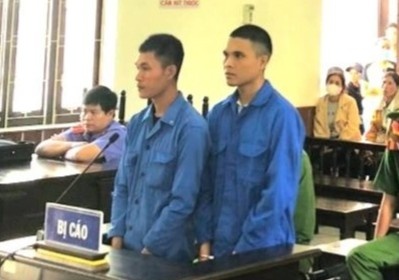 Mua ban trai phep ma tuy, 2 thanh nien linh an hinh anh