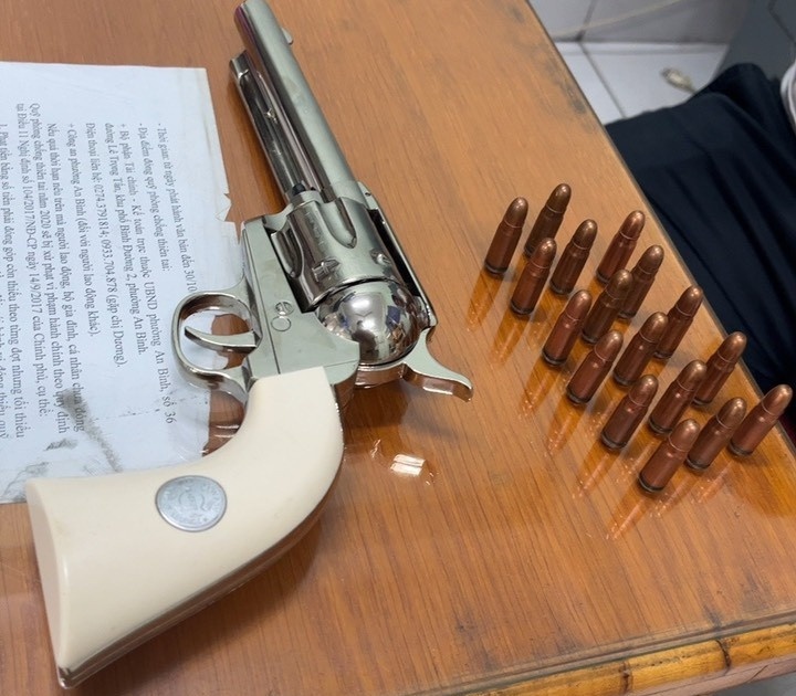 Vu khi quan dung anh 2