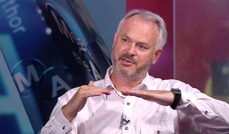 Nha bao, nha van best-seller va nhung lan thoat chet trong gang tac hinh anh