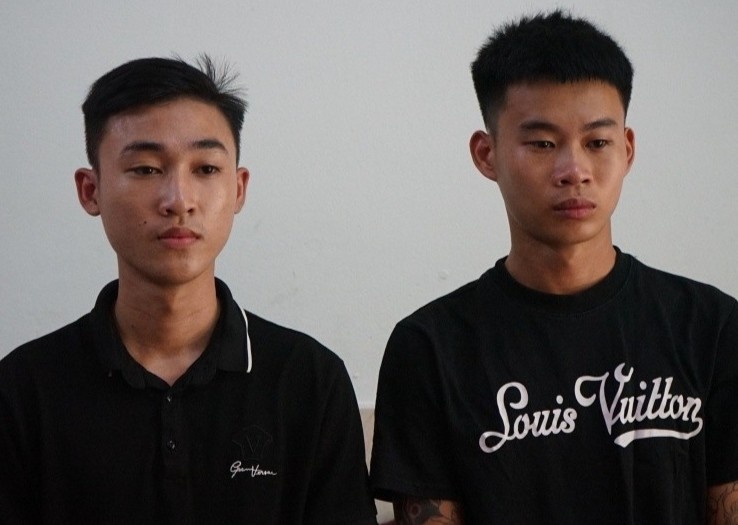 Nhom thanh thieu nien chem guc doi thu vi mau thuan hinh anh