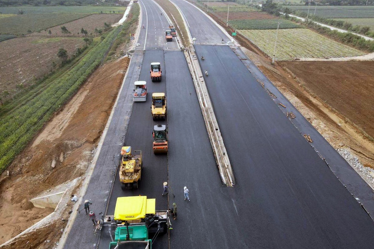 Thu tuong yeu cau dap ung du vat lieu cho du an cao toc Bac - Nam hinh anh