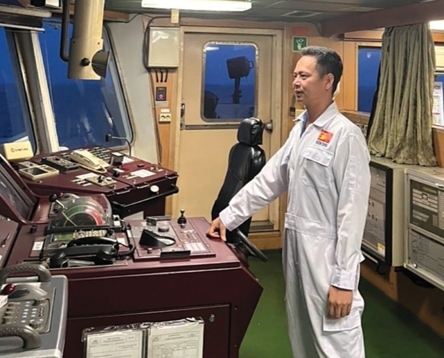 Am anh kinh hoang cua thuyen vien bi hai tac bat hinh anh