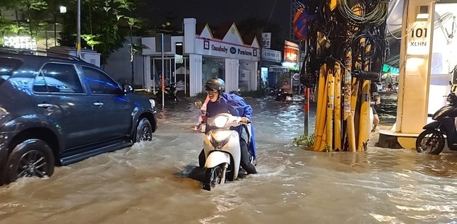 TP.HCM tiep tuc co mua dong dien rong nhung ngay toi hinh anh