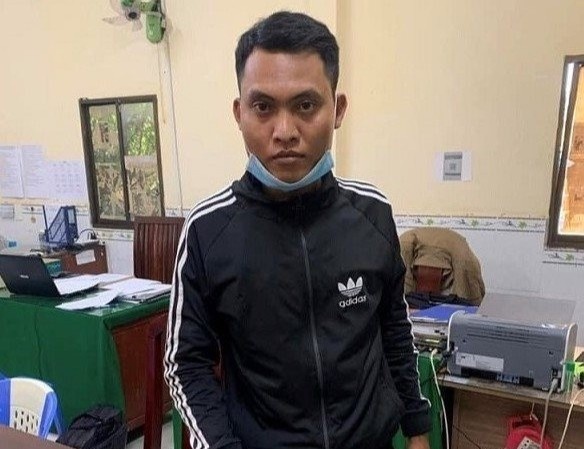 Bat tam giam nguoi tu xung 'cong an chim' de lua dao hinh anh