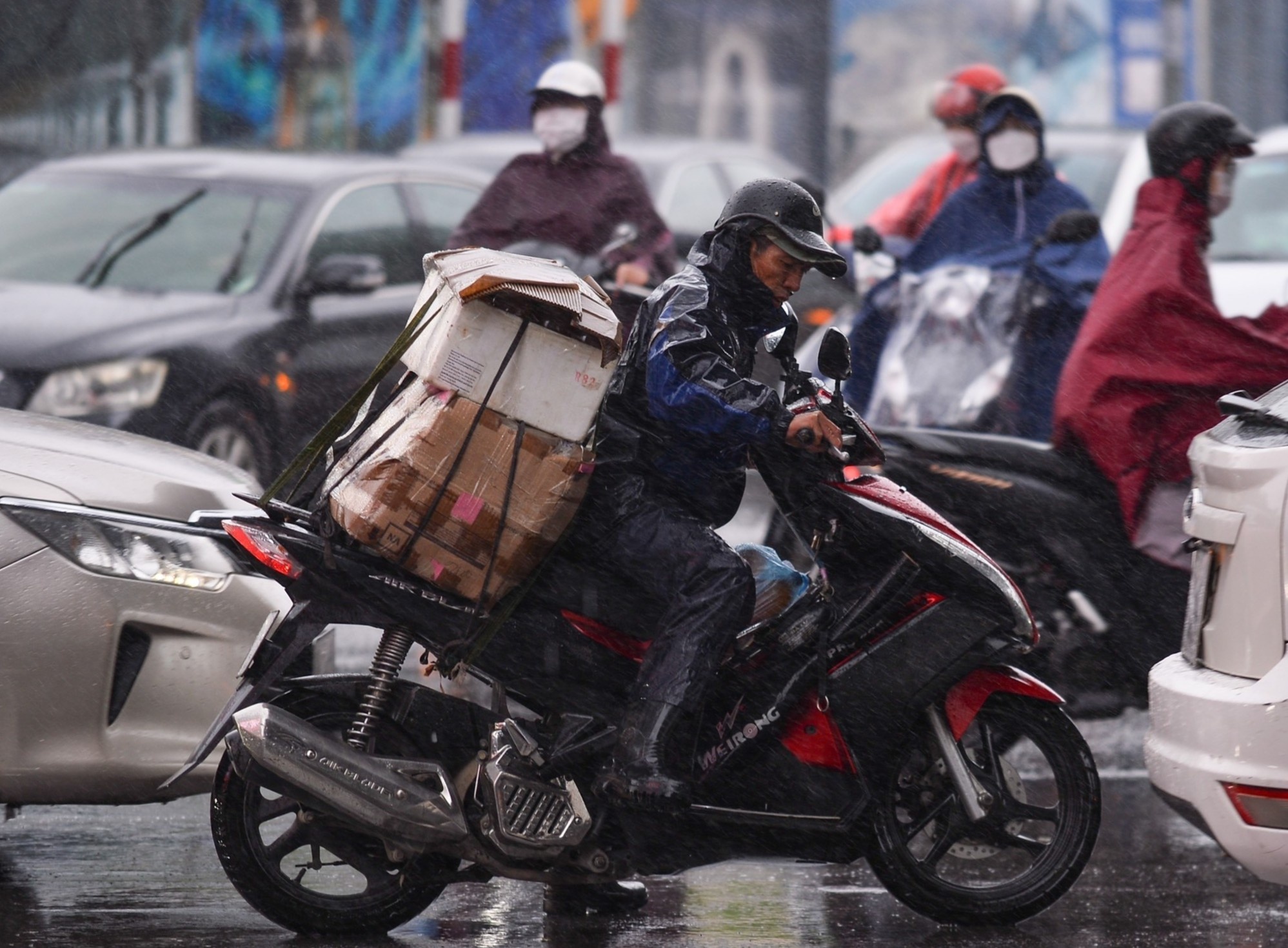 Thoi tiet 24/6: Mua to don dap o mien Bac va Thanh Hoa hinh anh