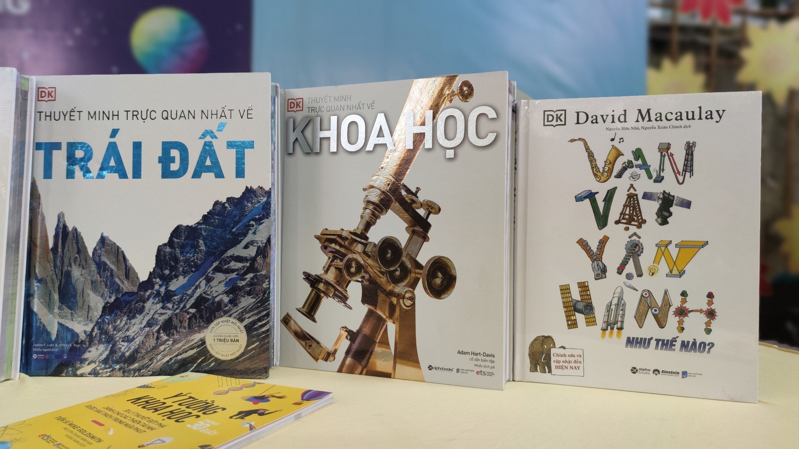 Cuon sach khien nguoi hieu dinh moi ngay chi thuc hien duoc 4 trang hinh anh