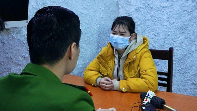 Hanh vi bao luc cua 2 bao mau hinh anh
