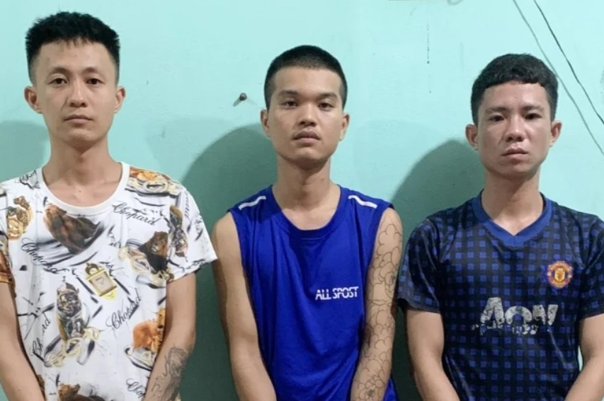 Nhom thanh thieu nien dot nhap nha dan, cuop dien thoai iPhone hinh anh