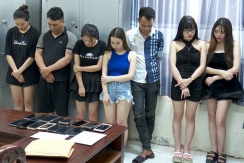 12 nguoi su dung chat ma tuy trong quan karaoke hinh anh