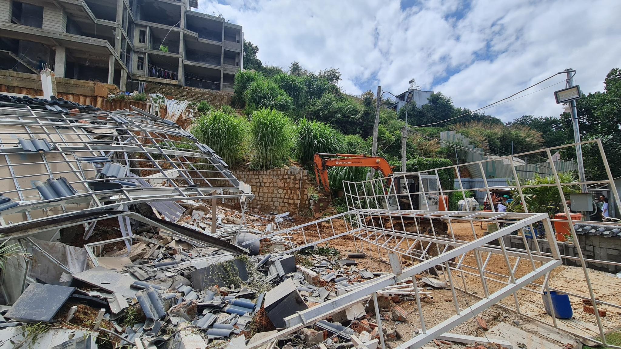 sat lo o Da Lat anh 2