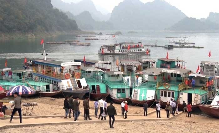 Khoi to Giam doc anh 2