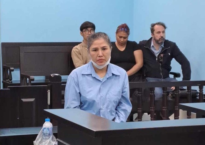 Trom tien cua chu nha anh 1