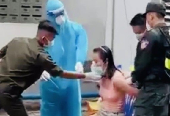 Toa an bac toan bo yeu cau khoi kien vu co giao bi ep test Covid-19 hinh anh