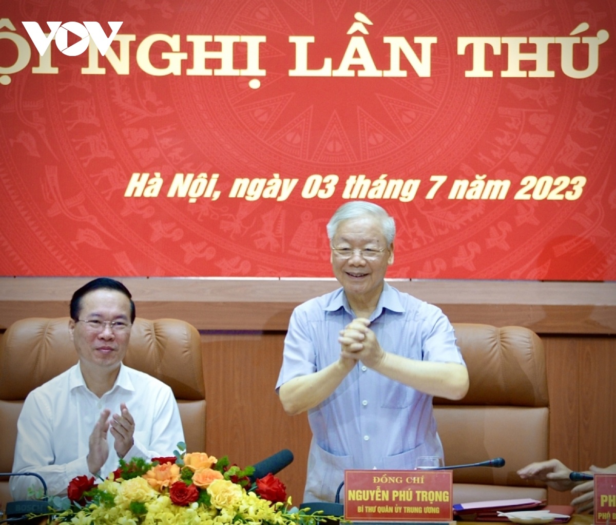 Quan uy Trung uong anh 2
