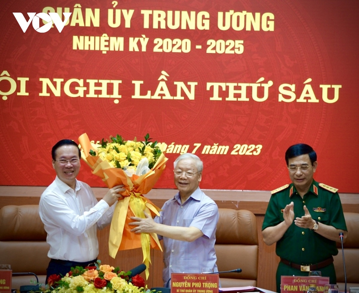 Quan uy Trung uong anh 5