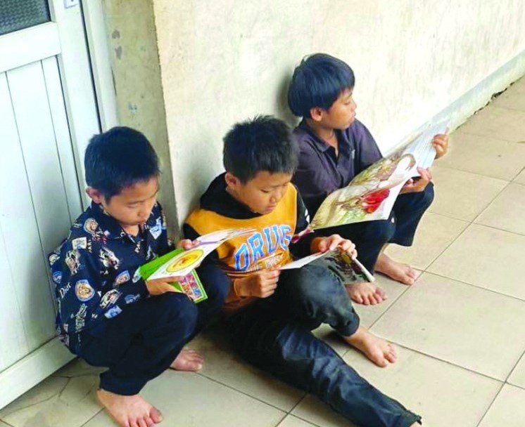 Tang view cho sach hinh anh