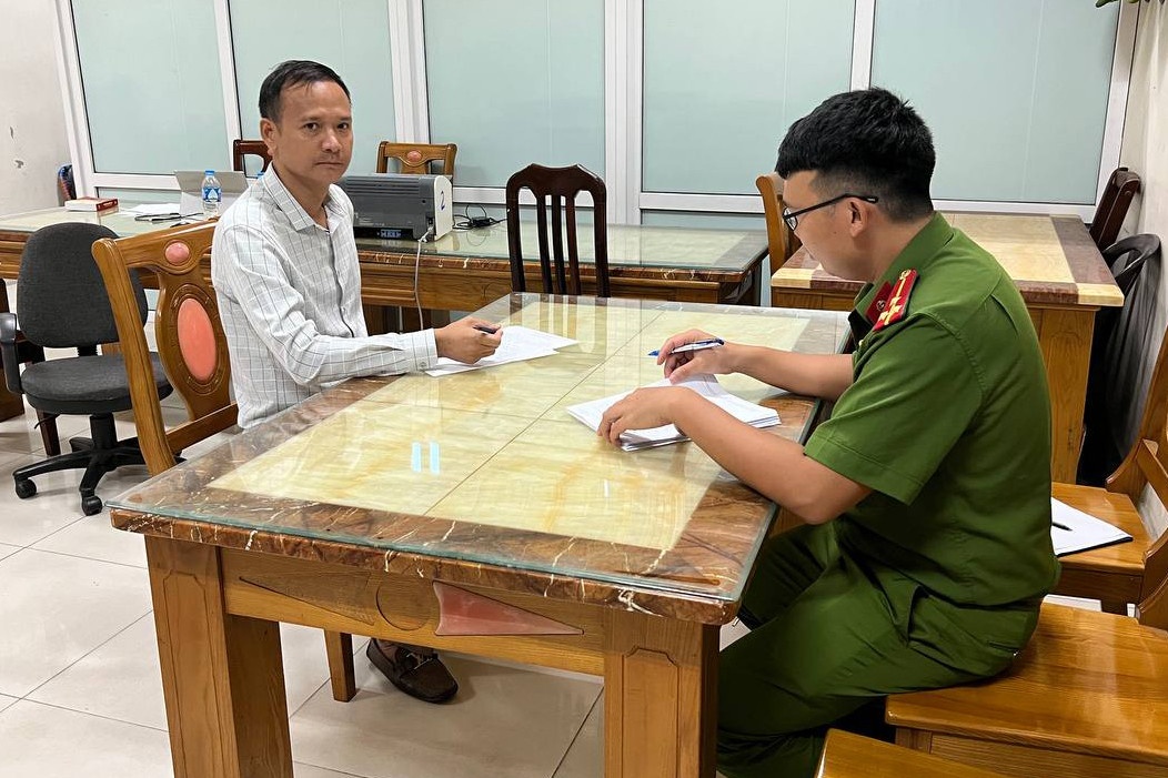 chiếm đoạt tiền tỷ ảnh 1 chiem doat tien ty anh 1