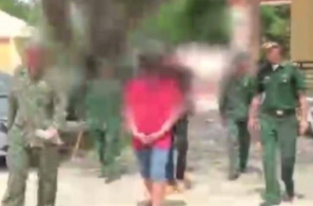 Giai cuu co gai bi 'mua di ban lai' nhieu lan hinh anh