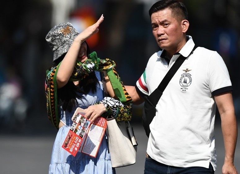 Thoi tiet Ha Noi 7/7: Nang nong den dac biet gay gat, vuot moc 39 do C hinh anh