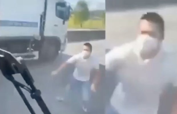 Dung da nem vo kinh xe do tranh gianh hanh khach hinh anh