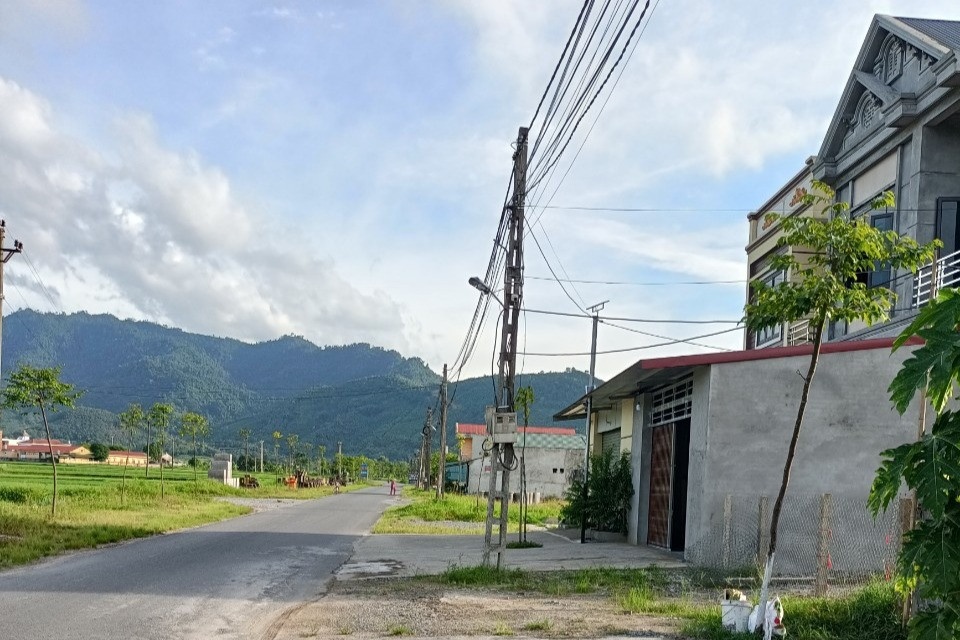 Cat dien luan phien, nguoi dan Phu Tho bat ngo vi tien dien tang cao hinh anh