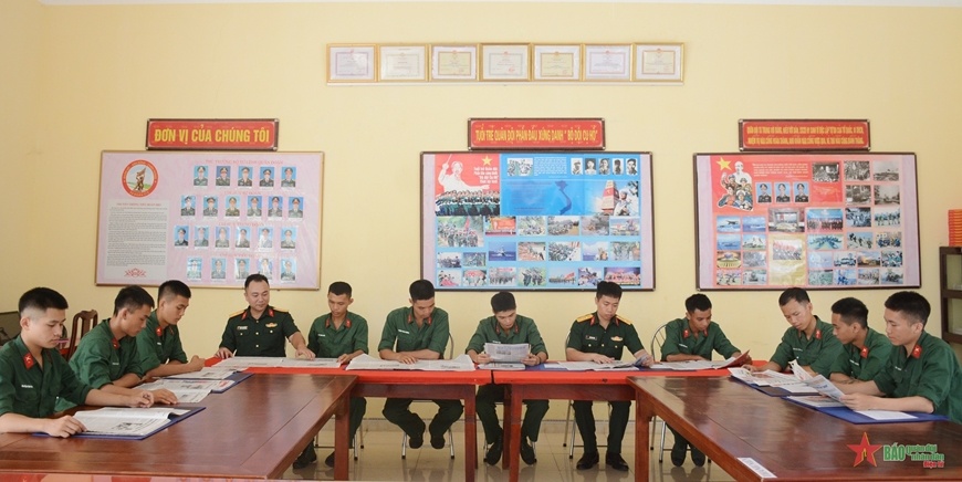 Niem vui doc sach, bao ngay nghi hinh anh