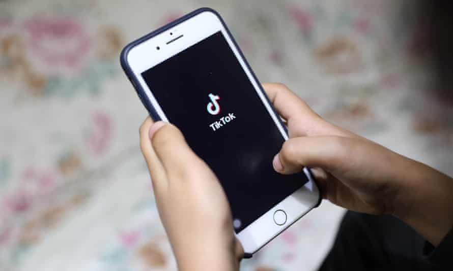 Thieu nien My cuu nguoi cach gan 1.300 km nho video livestream hinh anh