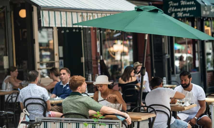 Nhieu nha hang lan dau duoc mo cua trong 4 thang o Anh hinh anh