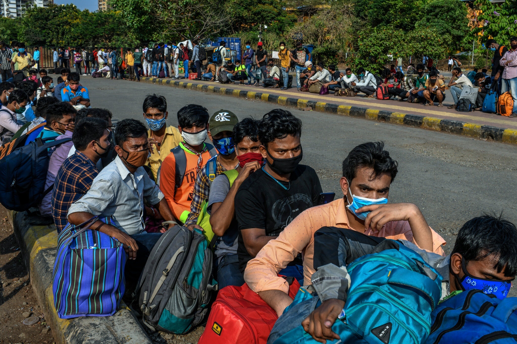 Nhung nguoi thao chay khoi 'tam dich' o An Do truoc phong toa hinh anh