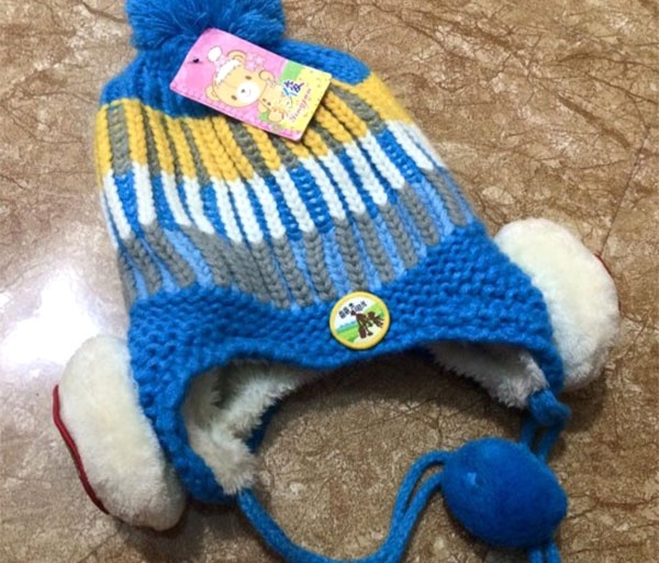 Mu len tre em Trung Quoc gan thiet bi gay u tai, nhuc oc hinh anh