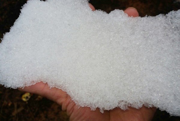 Nguy co bong lanh khi tiep xuc voi tuyet qua lau hinh anh