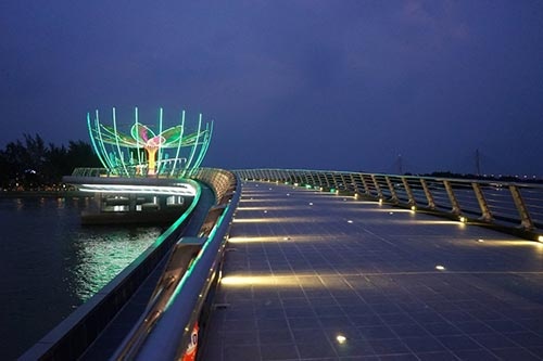 Can Tho can nhac gan 'khoa tinh yeu' tren cau di bo hinh anh