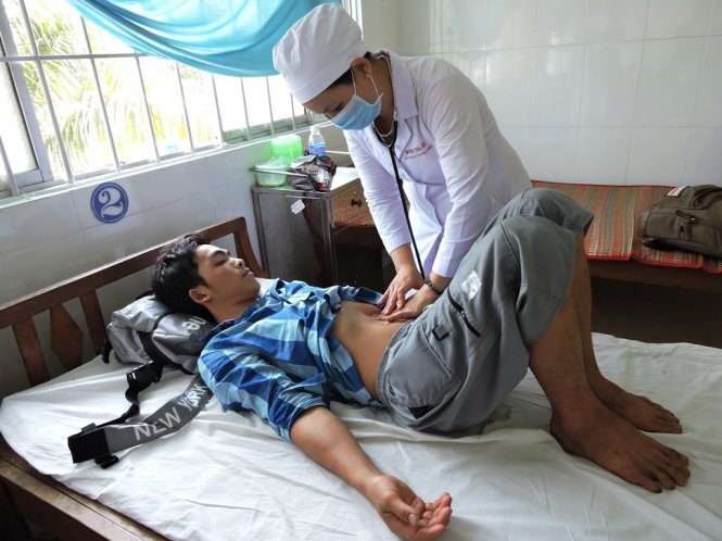 Nhập viện vì uống nước qua đêm ảnh 1 Nhap vien vi uong nuoc qua dem anh 1