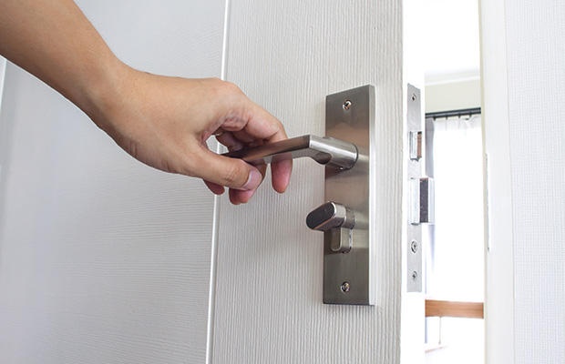 Tô son bằng tay có thể hủy hoại môi ảnh 1 To son bang tay co the huy hoai moi anh 1